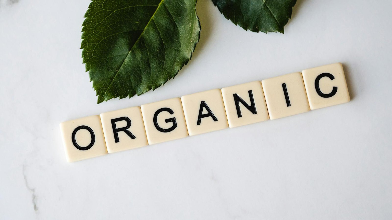 Prepare yourself organic sunscreens. 3 DIY Natural Sunscreen Recipes: